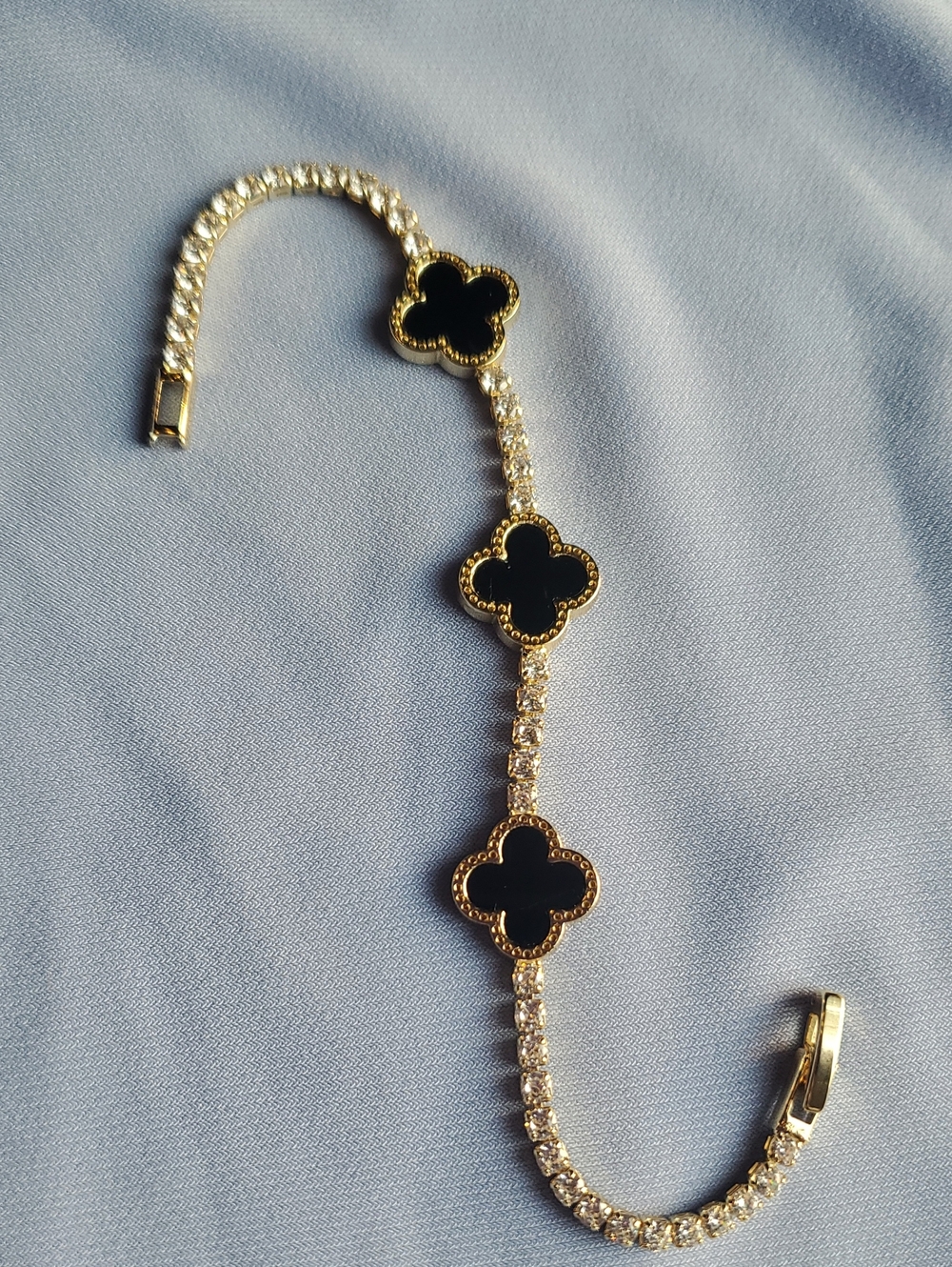 Tennis Bracelet with Black Clover Accents 6 1/2"